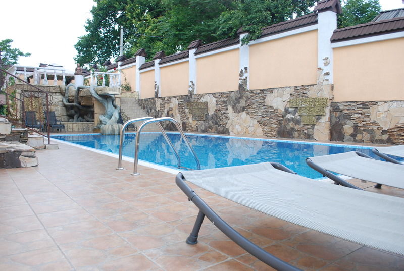 Shadow Boutique Hotel & Spa キシナウ エクステリア 写真