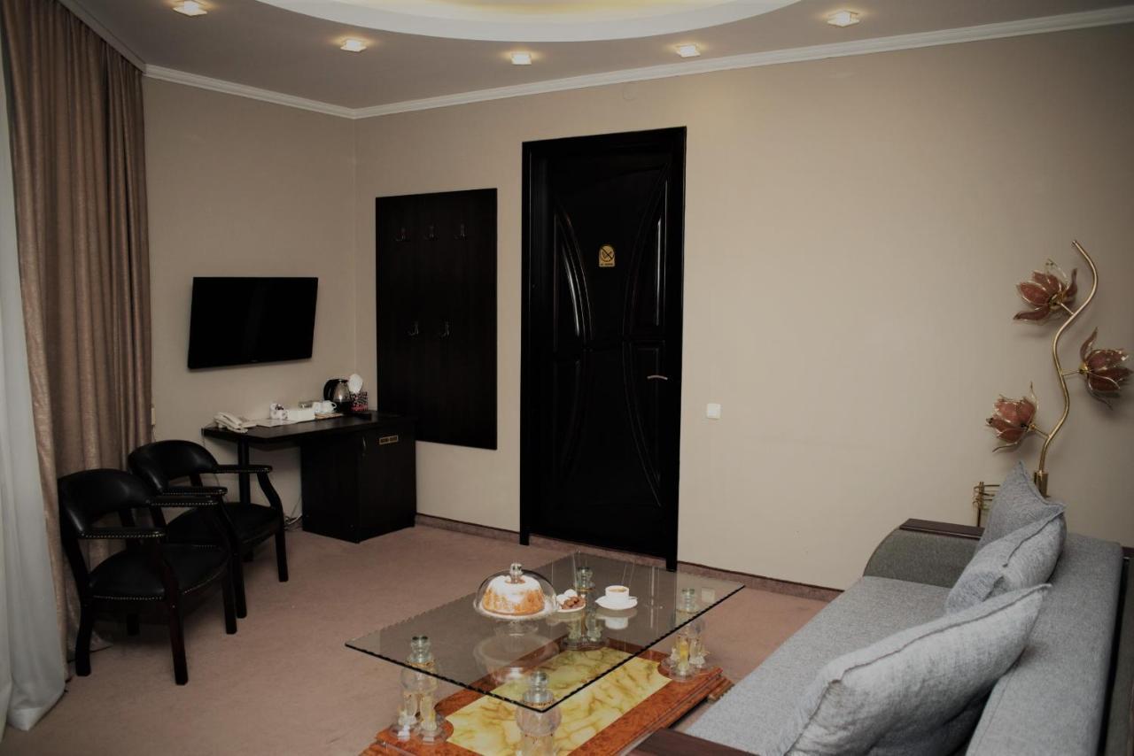 Shadow Boutique Hotel & Spa キシナウ エクステリア 写真